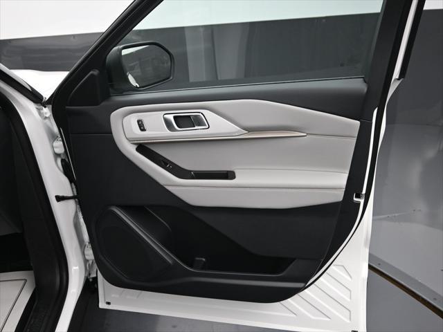 new 2025 Ford Explorer car, priced at $46,456