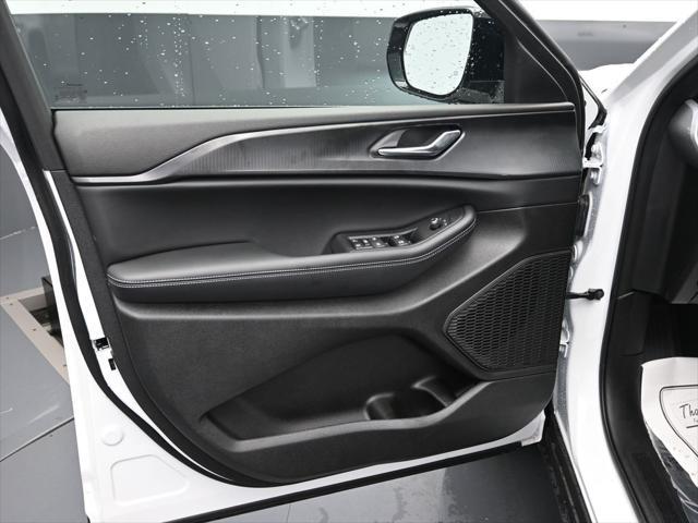 new 2025 Jeep Grand Cherokee car, priced at $47,580