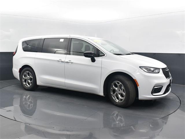 new 2024 Chrysler Pacifica car, priced at $50,907