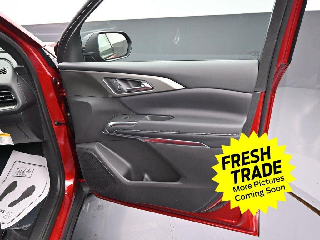 used 2025 Chevrolet Traverse car, priced at $39,950