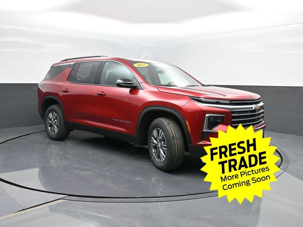 used 2025 Chevrolet Traverse car, priced at $39,950