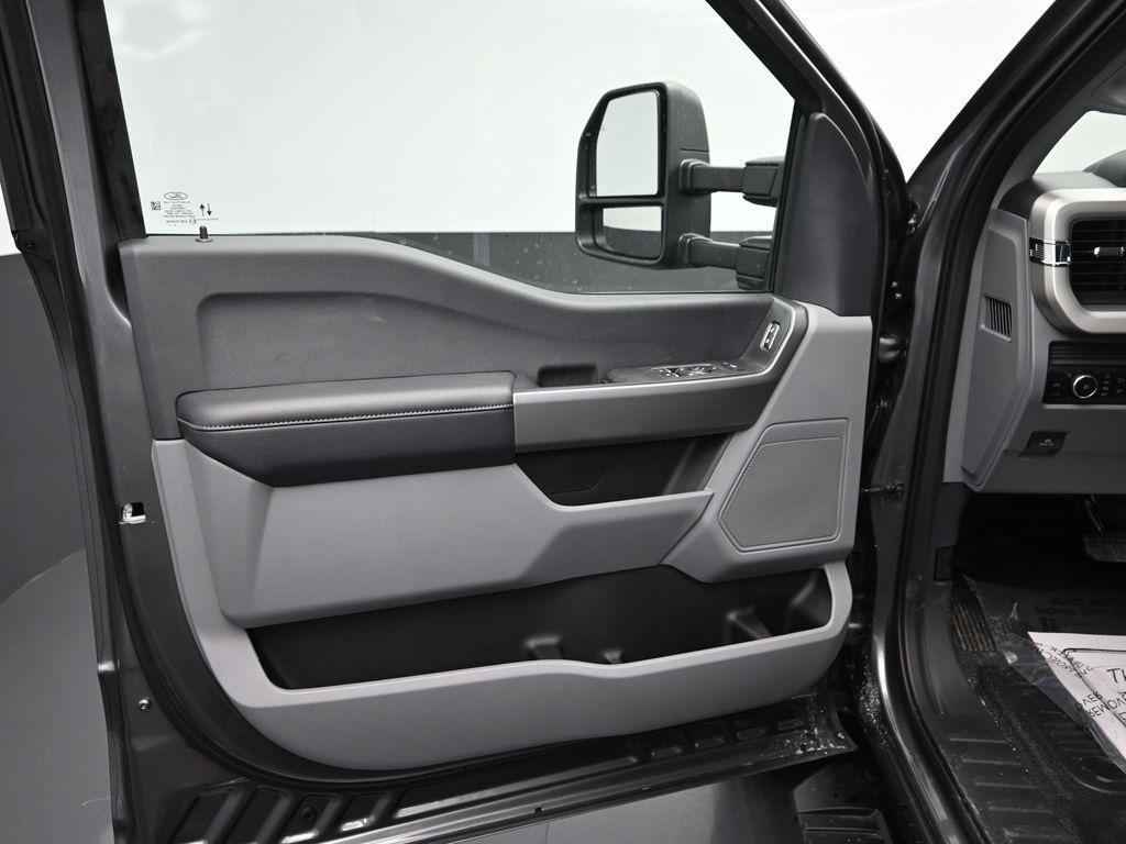 new 2025 Ford F-250 car, priced at $52,920