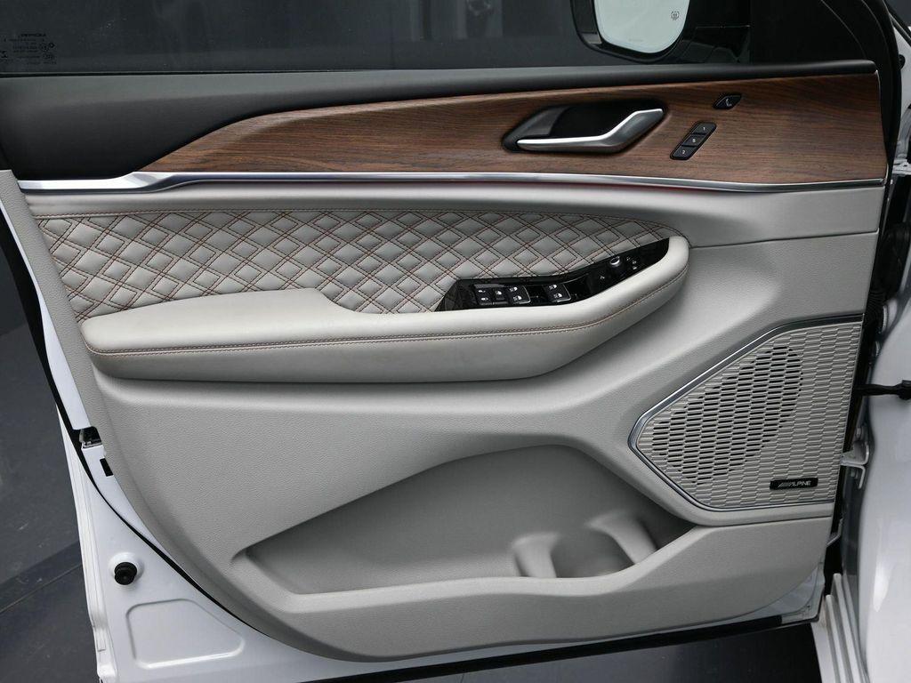 used 2022 Jeep Grand Cherokee car, priced at $35,470