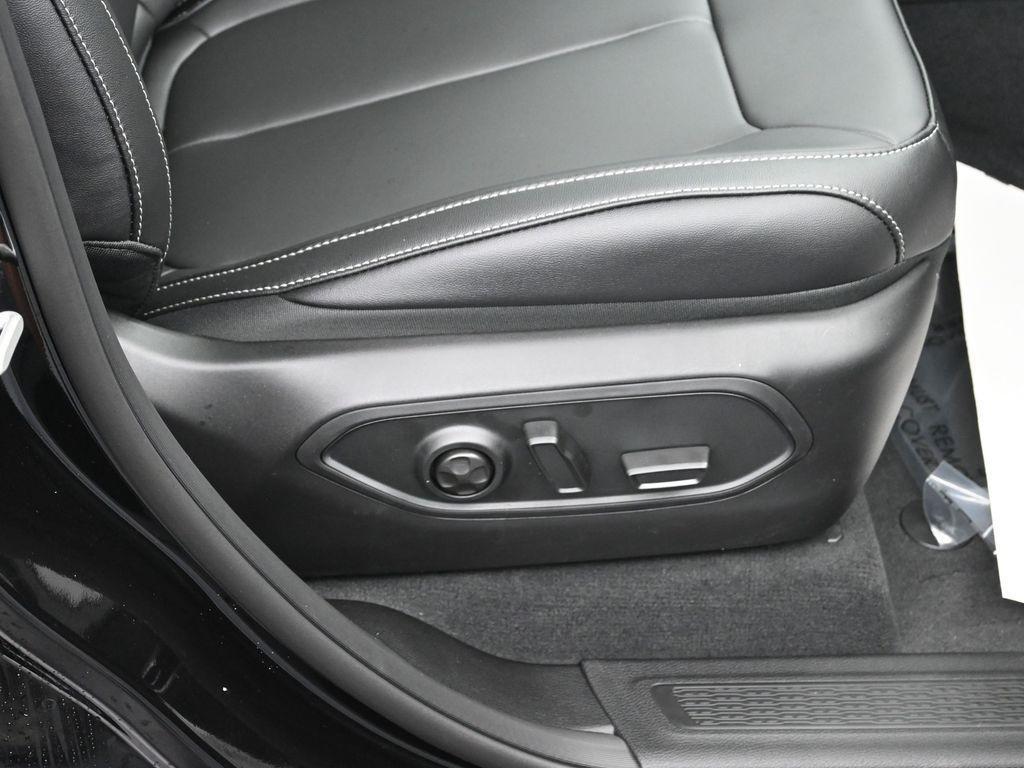 new 2025 Jeep Grand Cherokee L car, priced at $51,402