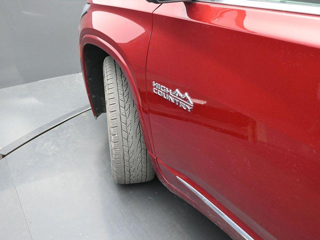 used 2024 Chevrolet Traverse car, priced at $49,450