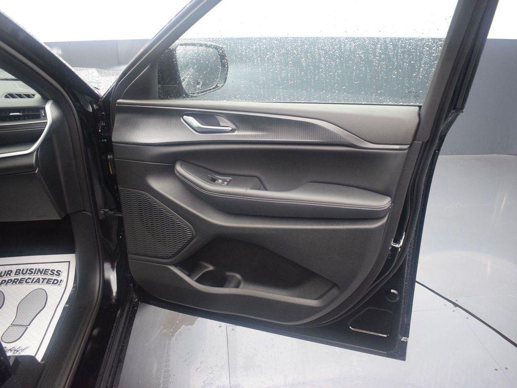 used 2024 Jeep Grand Cherokee car, priced at $35,470