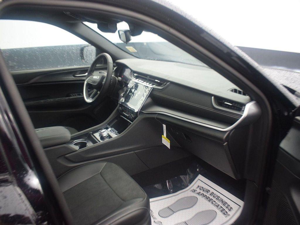 used 2024 Jeep Grand Cherokee car, priced at $35,470