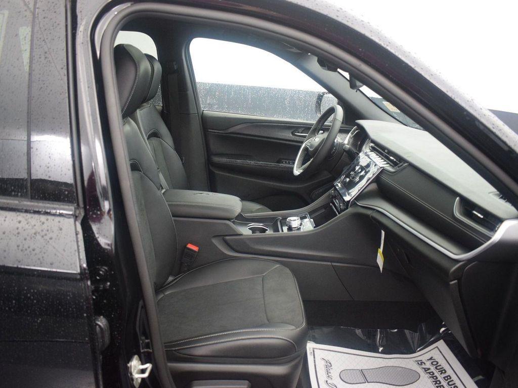 used 2024 Jeep Grand Cherokee car, priced at $35,470
