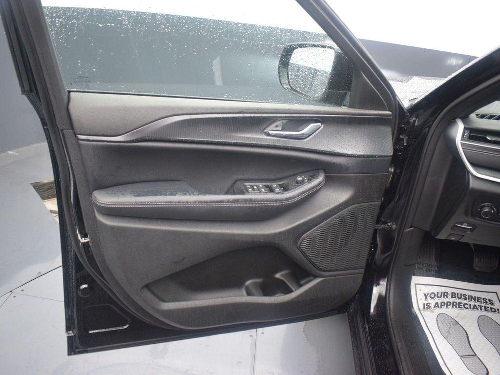 used 2024 Jeep Grand Cherokee car, priced at $35,470