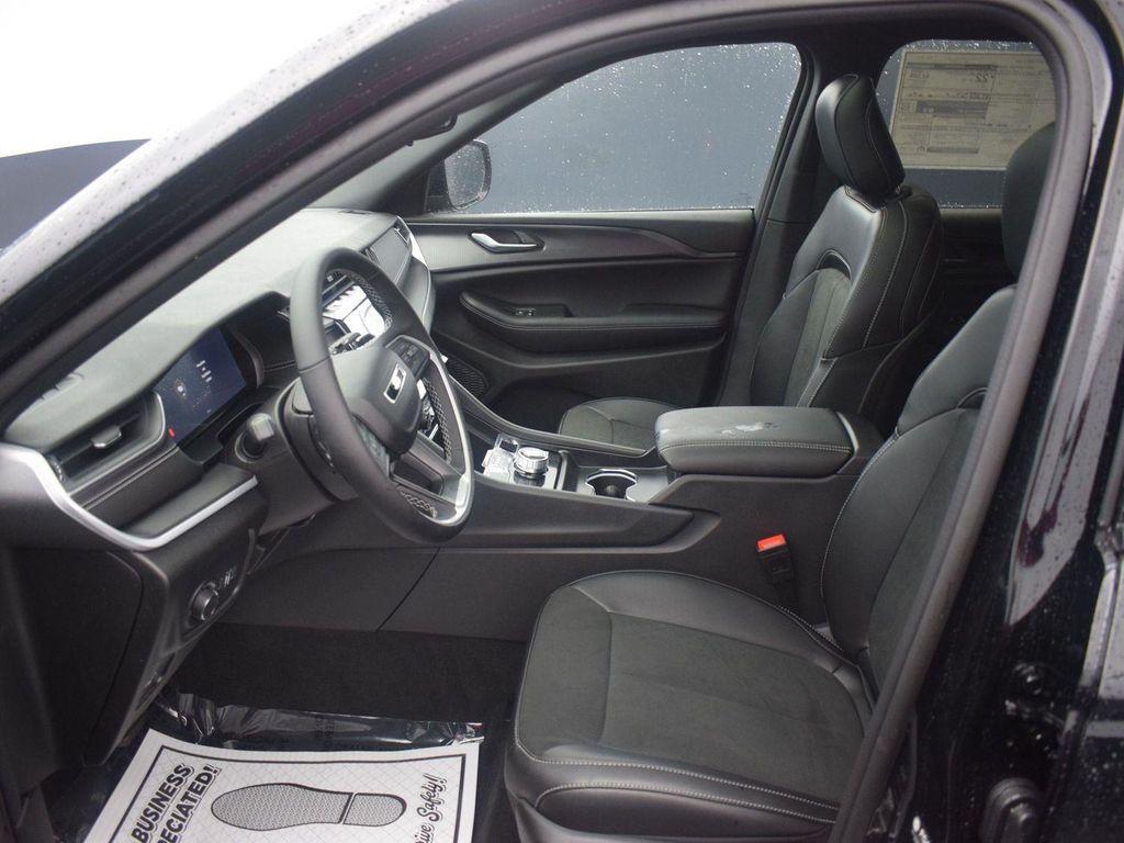 used 2024 Jeep Grand Cherokee car, priced at $35,470