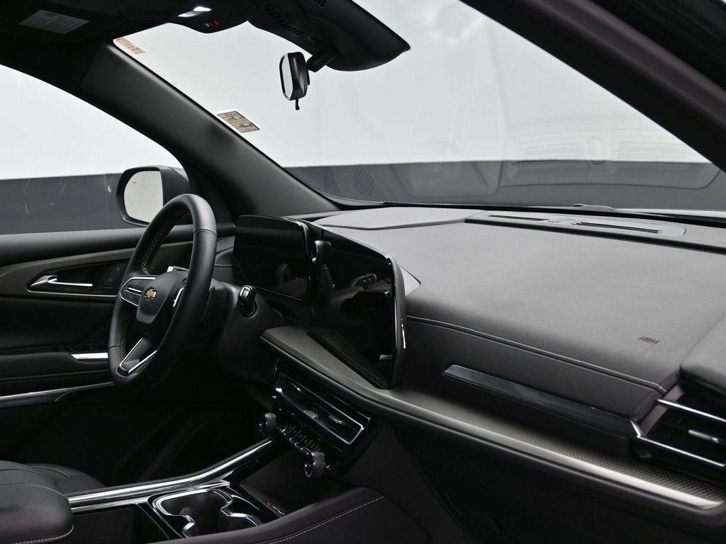 used 2025 Chevrolet Traverse car, priced at $37,651