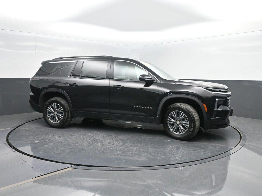 used 2025 Chevrolet Traverse car, priced at $37,651
