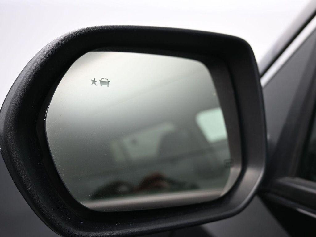 used 2025 Chevrolet Traverse car, priced at $37,651