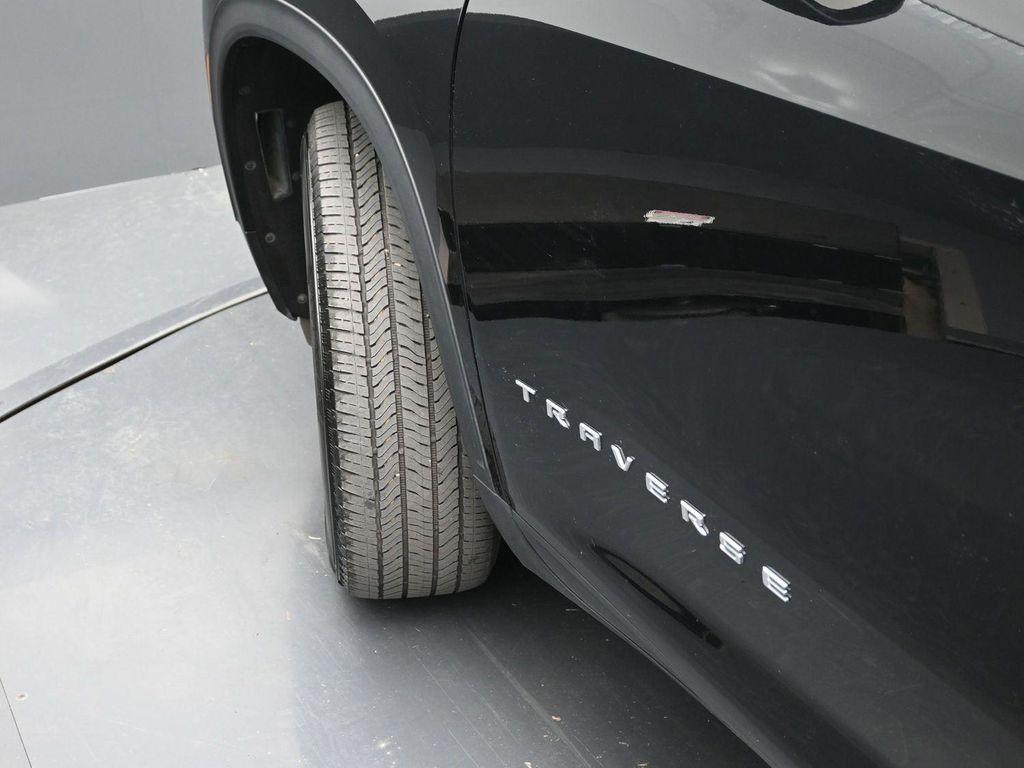used 2025 Chevrolet Traverse car, priced at $37,651