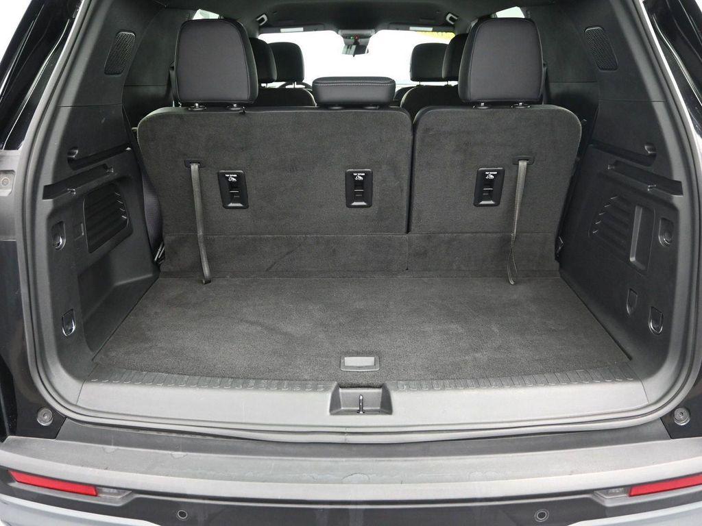 used 2025 Chevrolet Traverse car, priced at $37,651