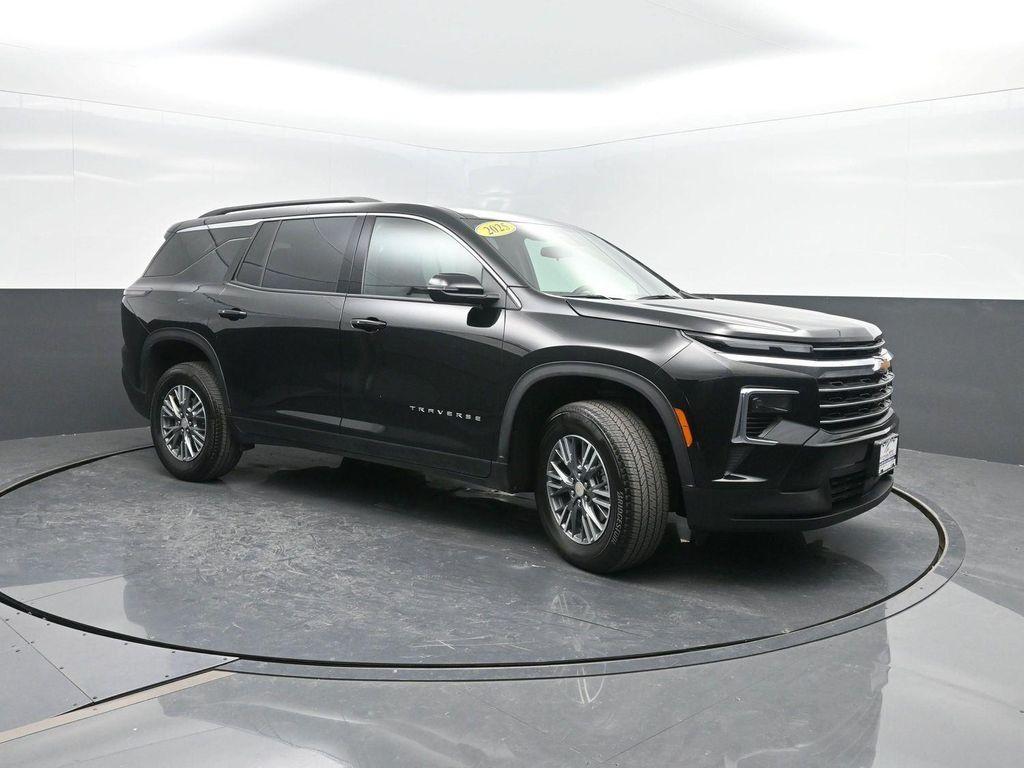used 2025 Chevrolet Traverse car, priced at $37,651