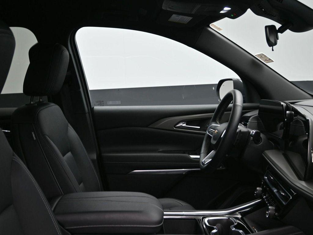 used 2025 Chevrolet Traverse car, priced at $37,651