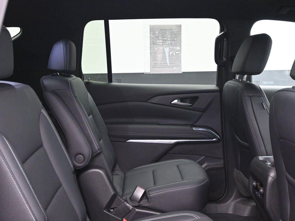 used 2025 Chevrolet Traverse car, priced at $37,651