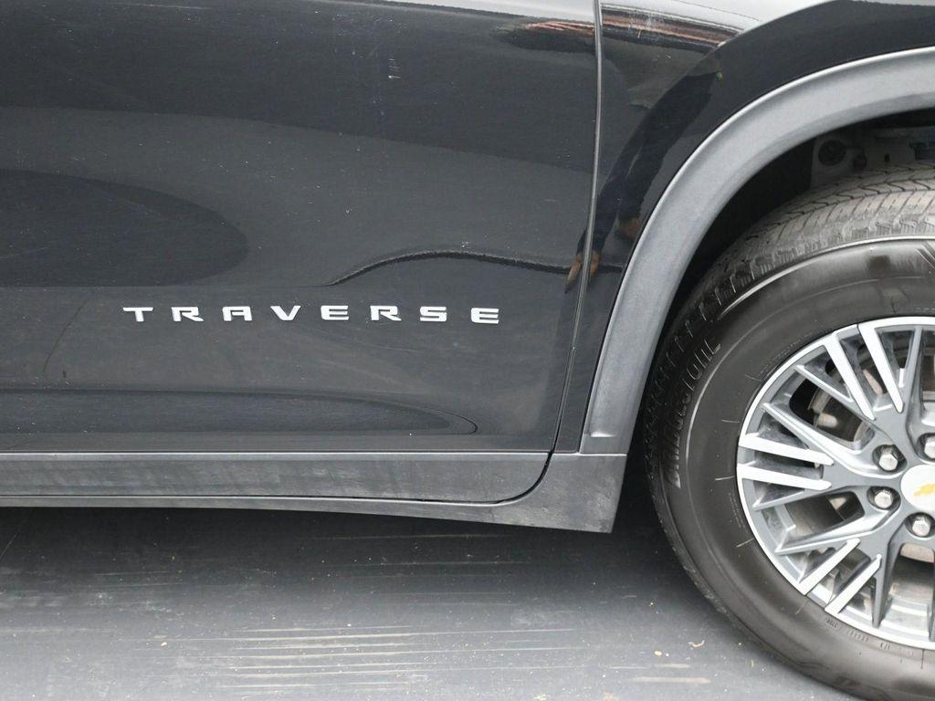 used 2025 Chevrolet Traverse car, priced at $37,651