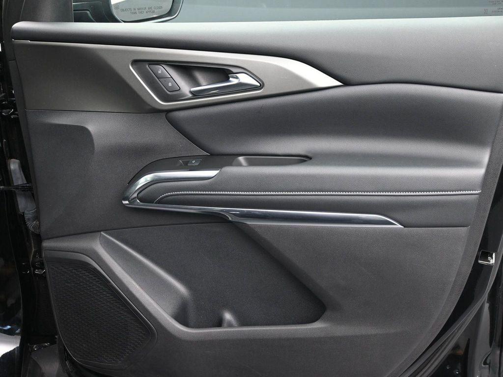 used 2025 Chevrolet Traverse car, priced at $37,651