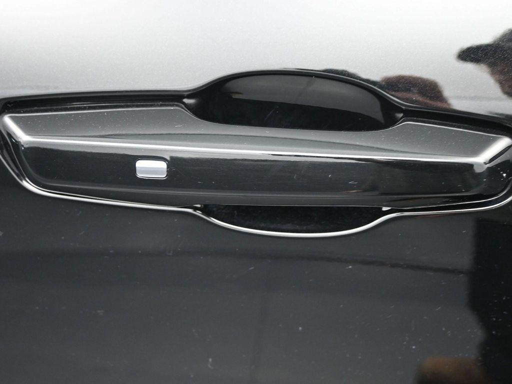 used 2025 Chevrolet Traverse car, priced at $37,651