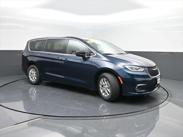 new 2025 Chrysler Pacifica car, priced at $42,247