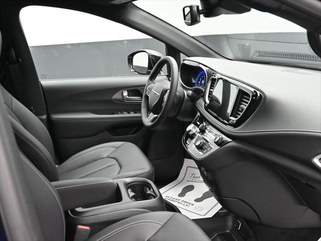 new 2025 Chrysler Pacifica car, priced at $42,247