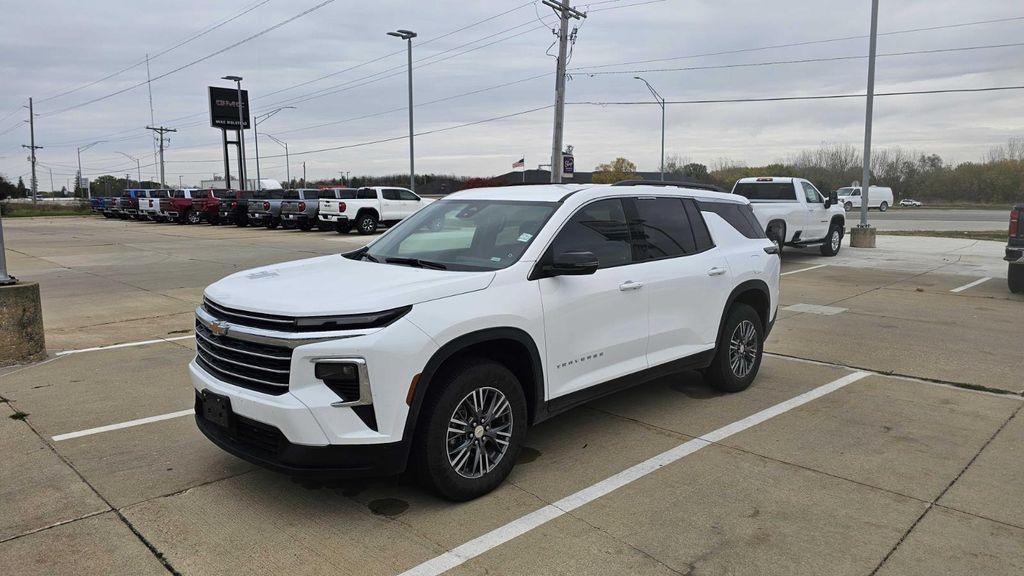 used 2025 Chevrolet Traverse car, priced at $37,650