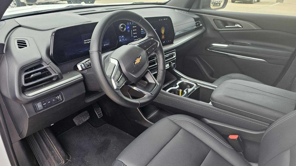 used 2025 Chevrolet Traverse car, priced at $37,650