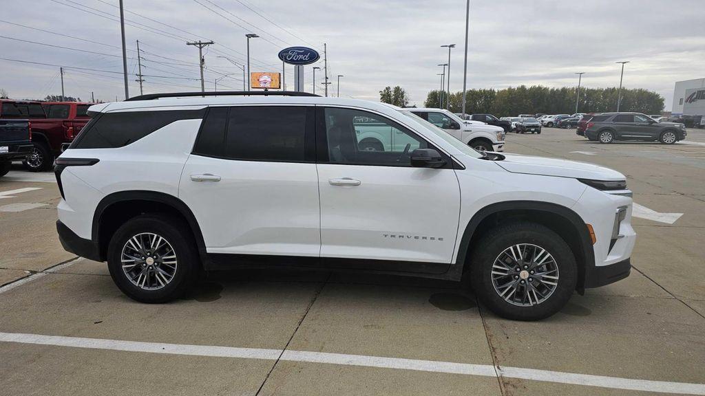 used 2025 Chevrolet Traverse car, priced at $37,650