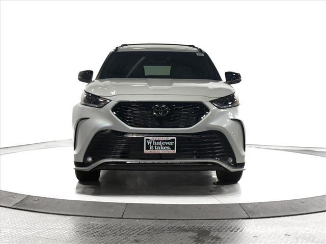 used 2025 Toyota Highlander car, priced at $48,911