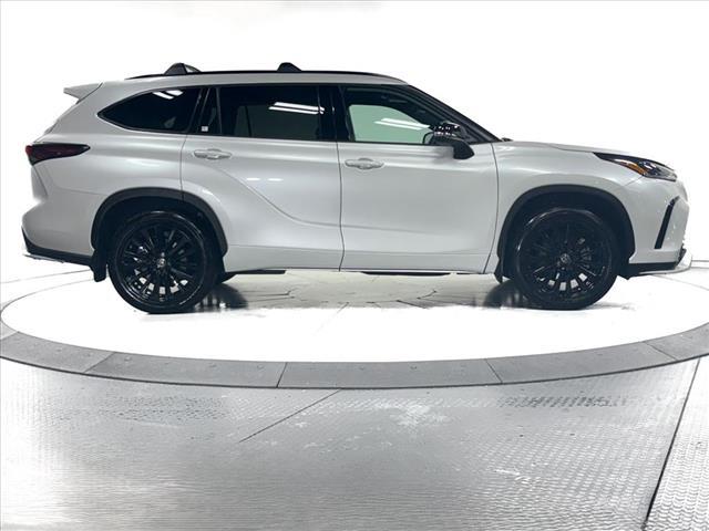 used 2025 Toyota Highlander car, priced at $48,911