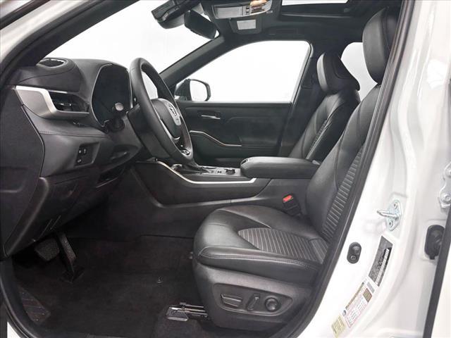 used 2025 Toyota Highlander car, priced at $48,911
