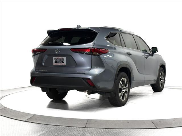 used 2021 Toyota Highlander car, priced at $33,915