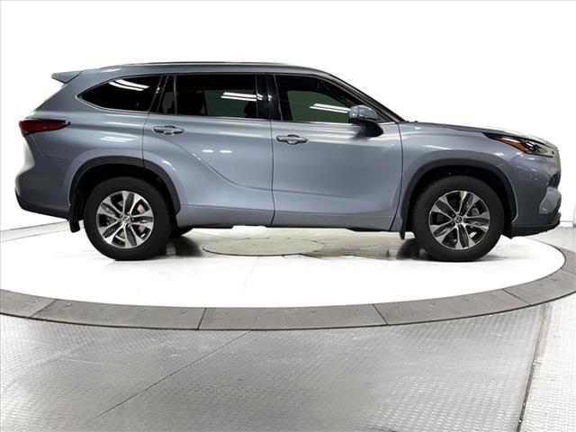 used 2021 Toyota Highlander car, priced at $33,915