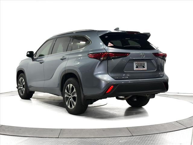 used 2021 Toyota Highlander car, priced at $33,915