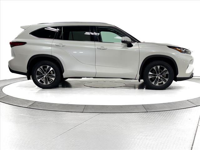 used 2020 Toyota Highlander car, priced at $33,411