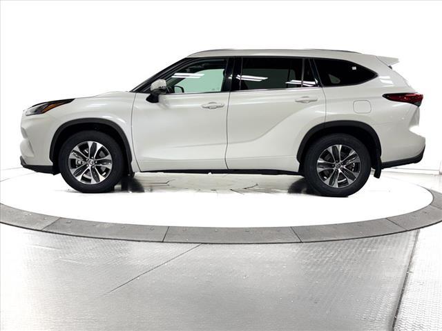 used 2020 Toyota Highlander car, priced at $33,411