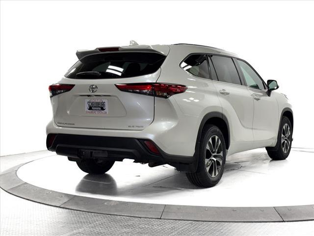 used 2020 Toyota Highlander car, priced at $33,411