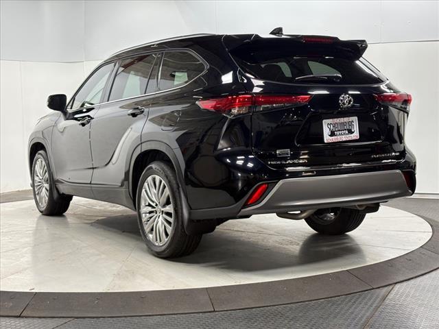 used 2022 Toyota Highlander car, priced at $48,249
