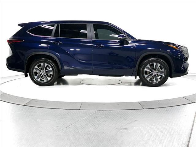 used 2025 Toyota Highlander car, priced at $46,711