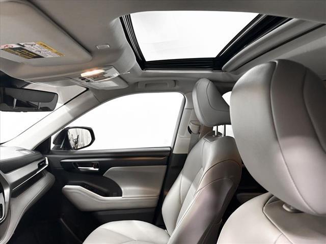 used 2025 Toyota Highlander car, priced at $46,711