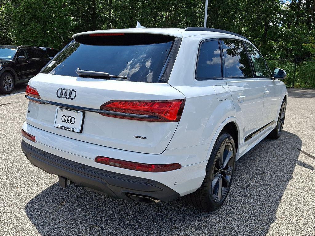 new 2025 Audi Q7 car, priced at $77,580