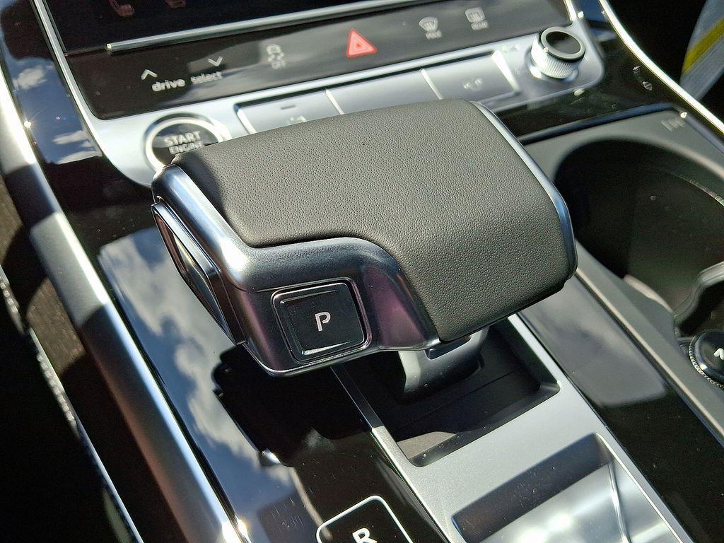 new 2025 Audi Q7 car, priced at $77,580
