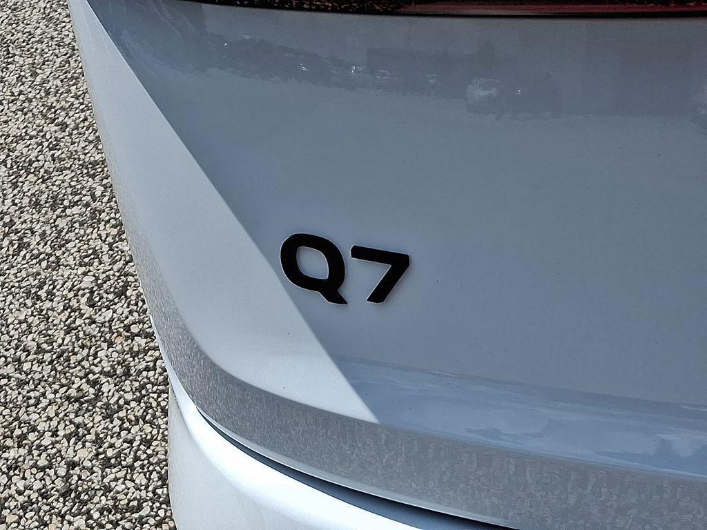new 2025 Audi Q7 car, priced at $77,580