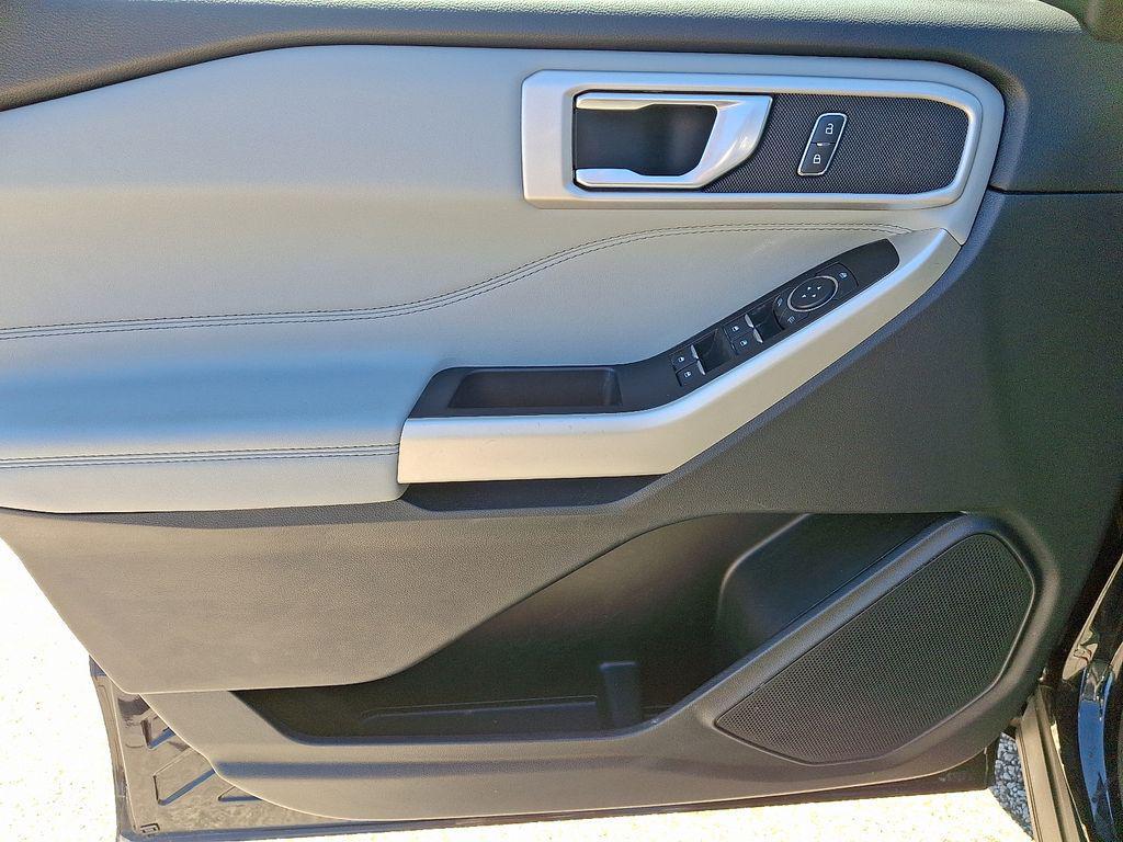 used 2022 Ford Explorer car, priced at $27,618