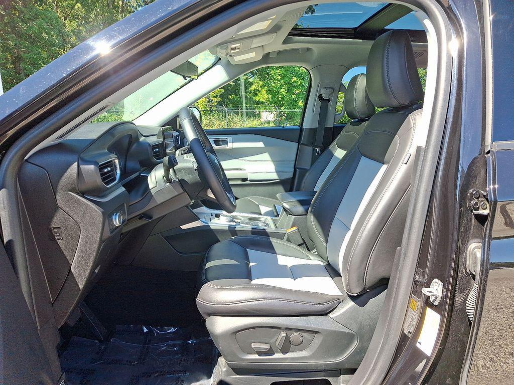 used 2022 Ford Explorer car, priced at $27,618