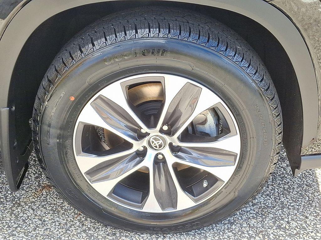 used 2020 Toyota Highlander car, priced at $29,994