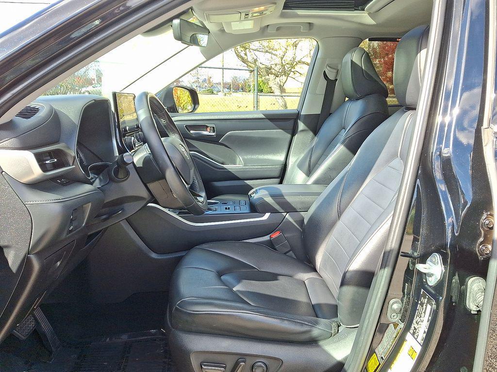 used 2020 Toyota Highlander car, priced at $29,994