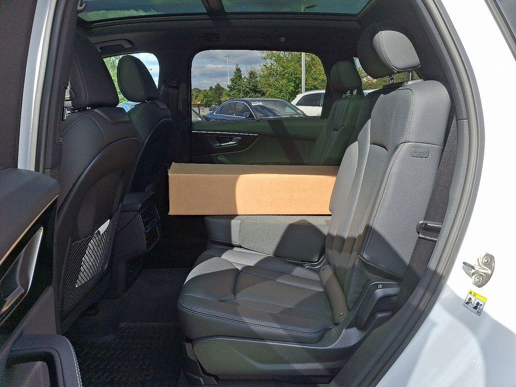 new 2025 Audi Q7 car, priced at $76,950